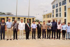 中國駐赤道幾內(nèi)亞大使陳國友蒞臨援赤道幾內(nèi)亞示范農(nóng)場視察指導(dǎo)